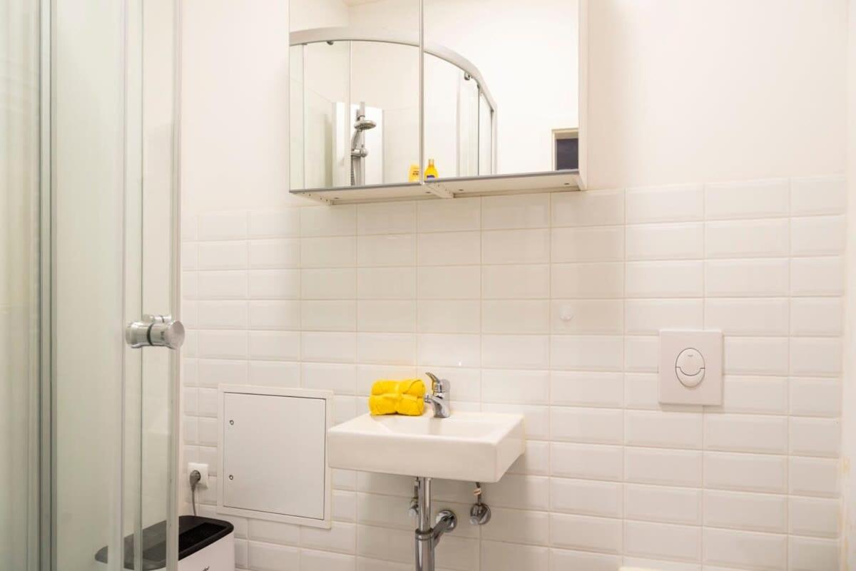 Cosy Two Br Plus Self Checkin Plus Street Parking Берлін Екстер'єр фото
